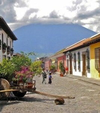 calle del arco antigua guatemala 400x250 300x300 (2)